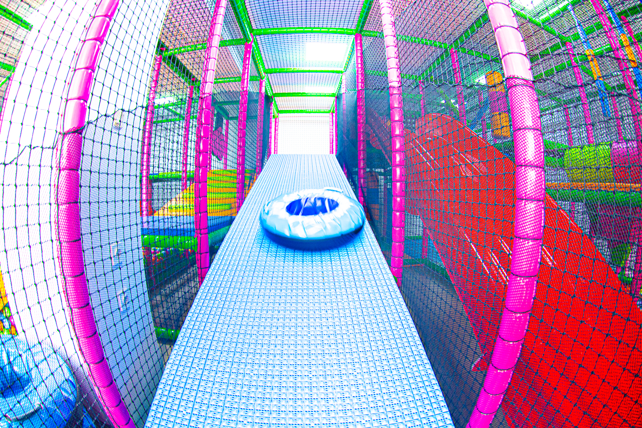 Promenades en toboggan et en ponton